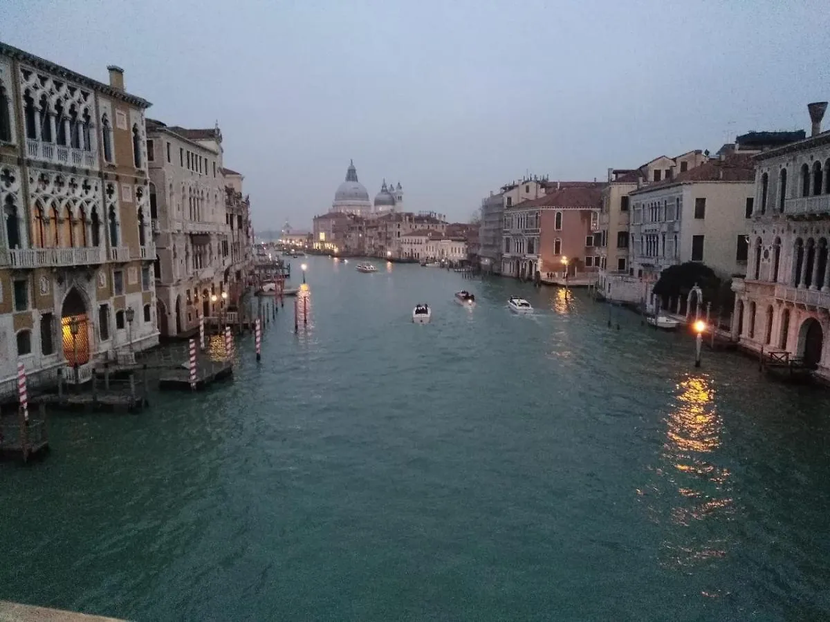 Raggio Di Sole Dietro Piazza San Marco Venise Hébergement de vacances
