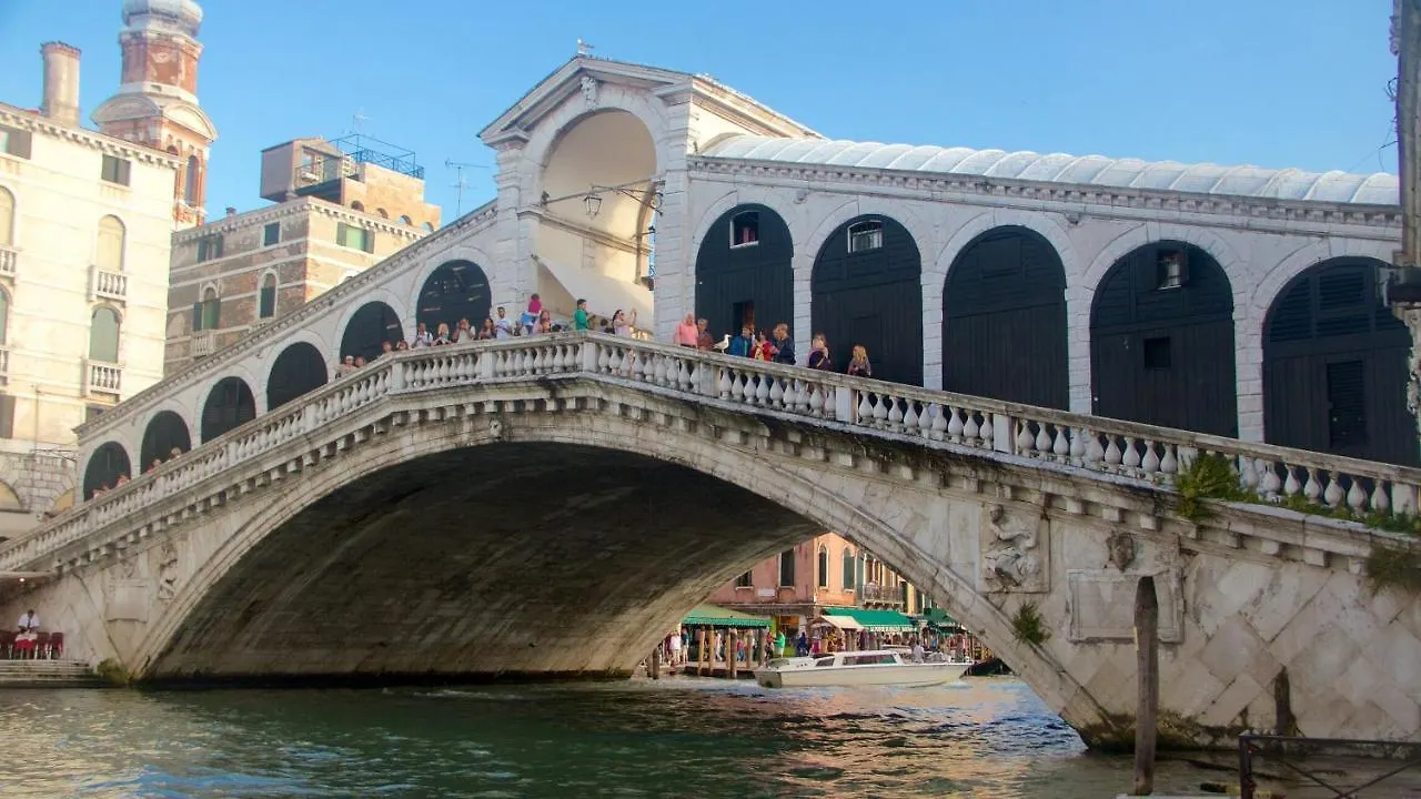 Raggio Di Sole Dietro Piazza San Marco Venise