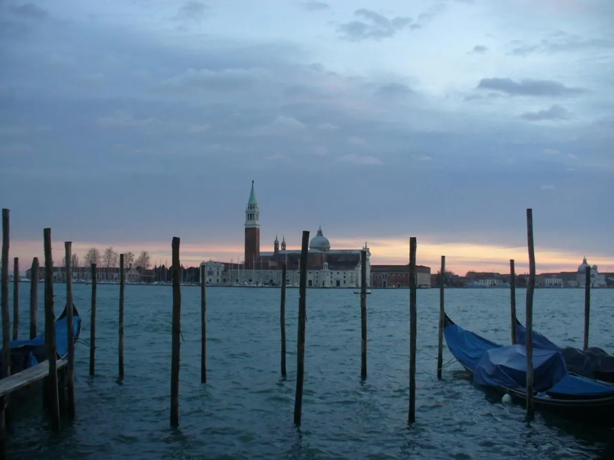 Raggio Di Sole Dietro Piazza San Marco Venise Hébergement de vacances